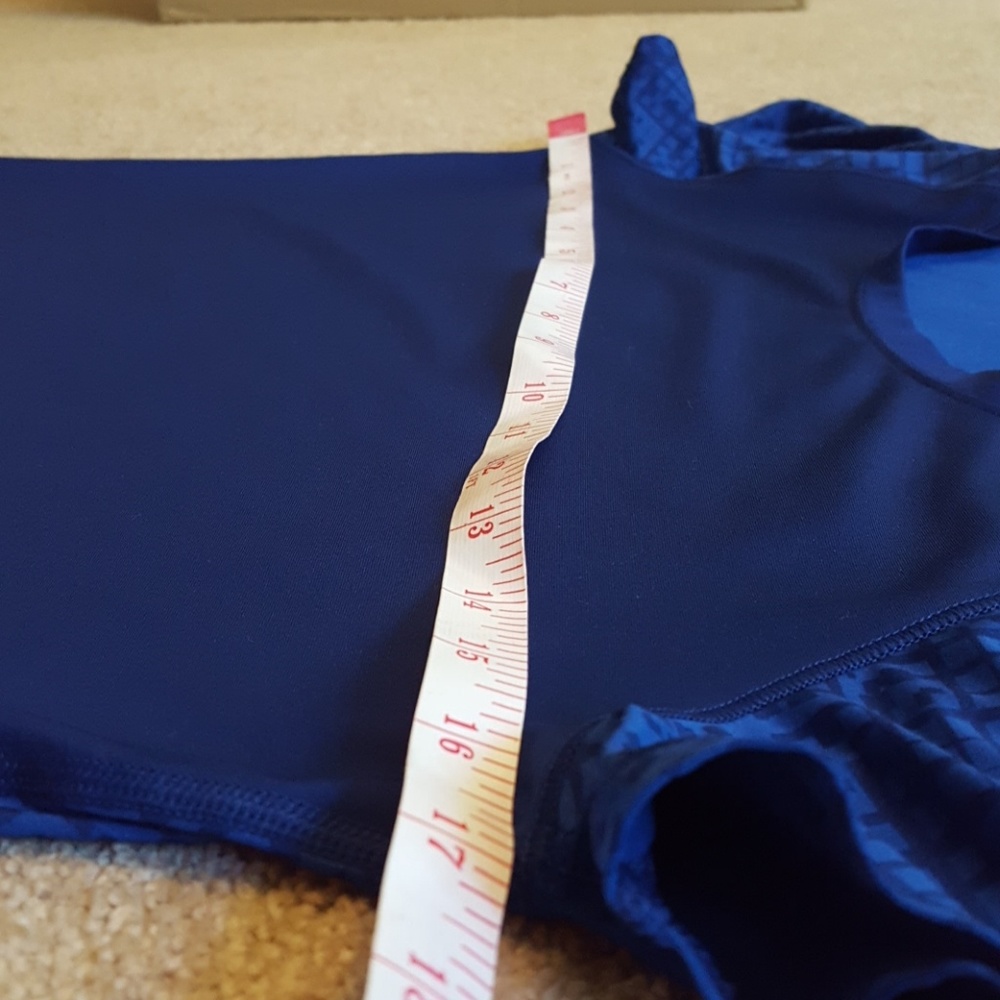 Women's Under armour heat gear shirt size Small - Picture 8 of 8